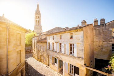 Small-group wine tour in Bordeaux